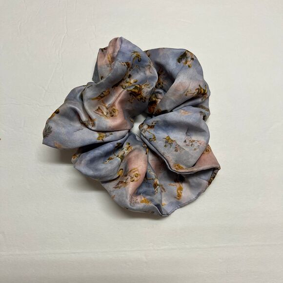 Common Era Botticelli's Daydream Oversize Scrunchie - Picture 1 of 7